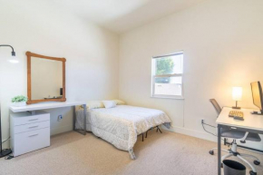 Huge Modern 4 Bedroom Flat w/ City Views and Deck